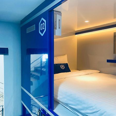 מלון יוגיאקרטה Rosalyne Sleepbox Malioboro 3 מראה חיצוני תמונה