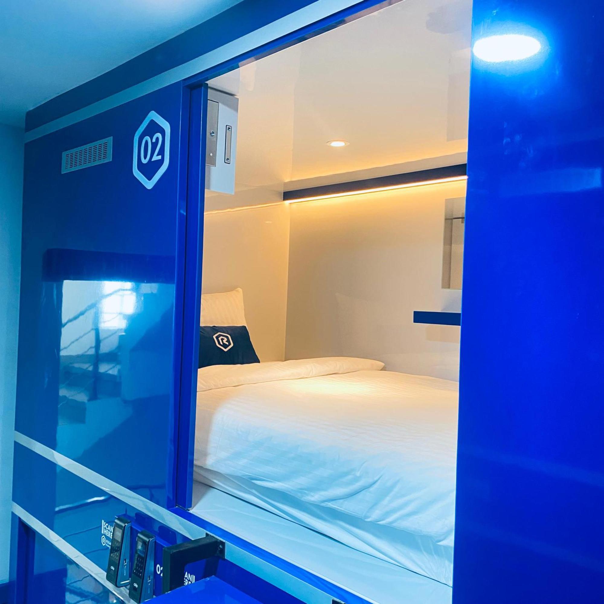 מלון יוגיאקרטה Rosalyne Sleepbox Malioboro 3 מראה חיצוני תמונה