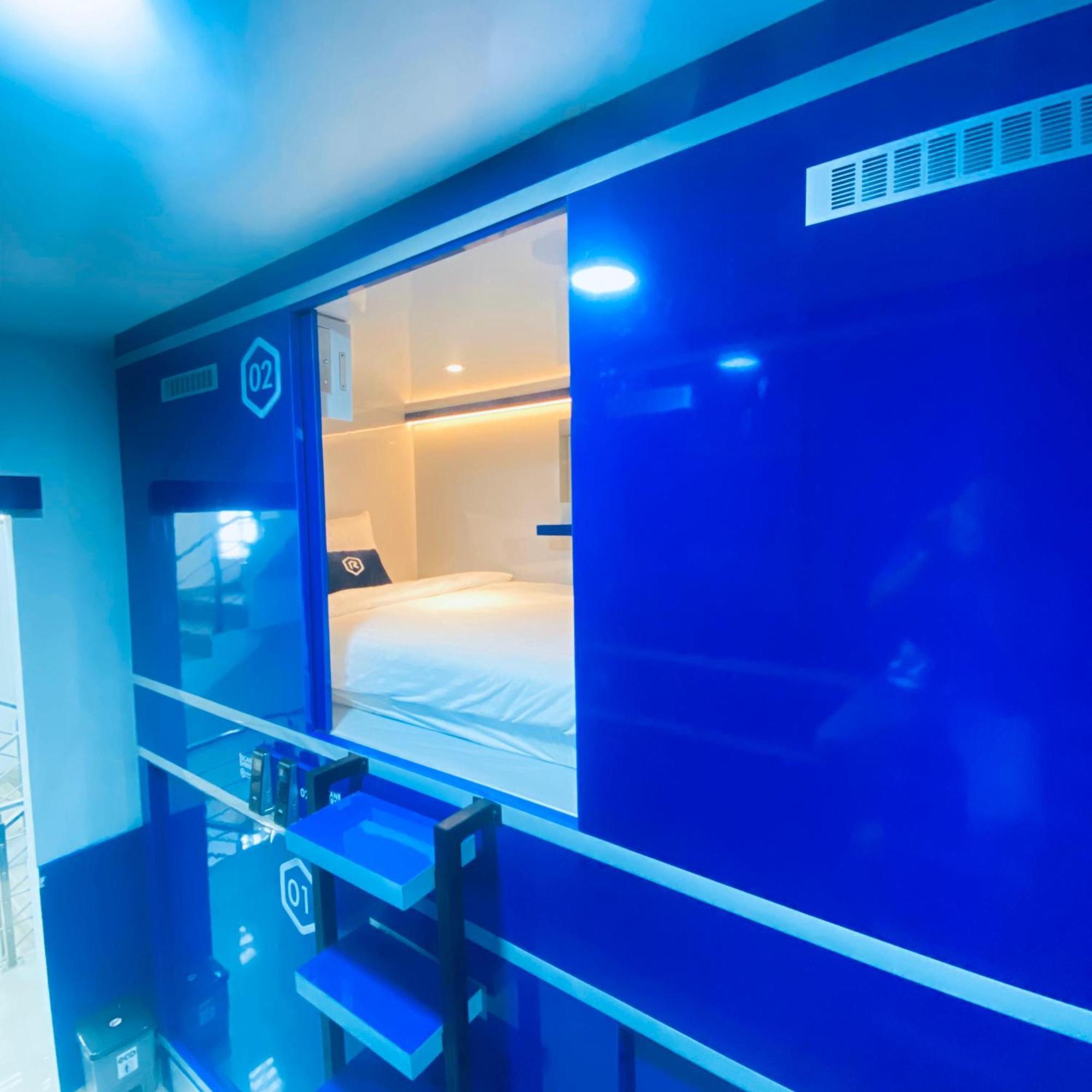 מלון יוגיאקרטה Rosalyne Sleepbox Malioboro 3 מראה חיצוני תמונה
