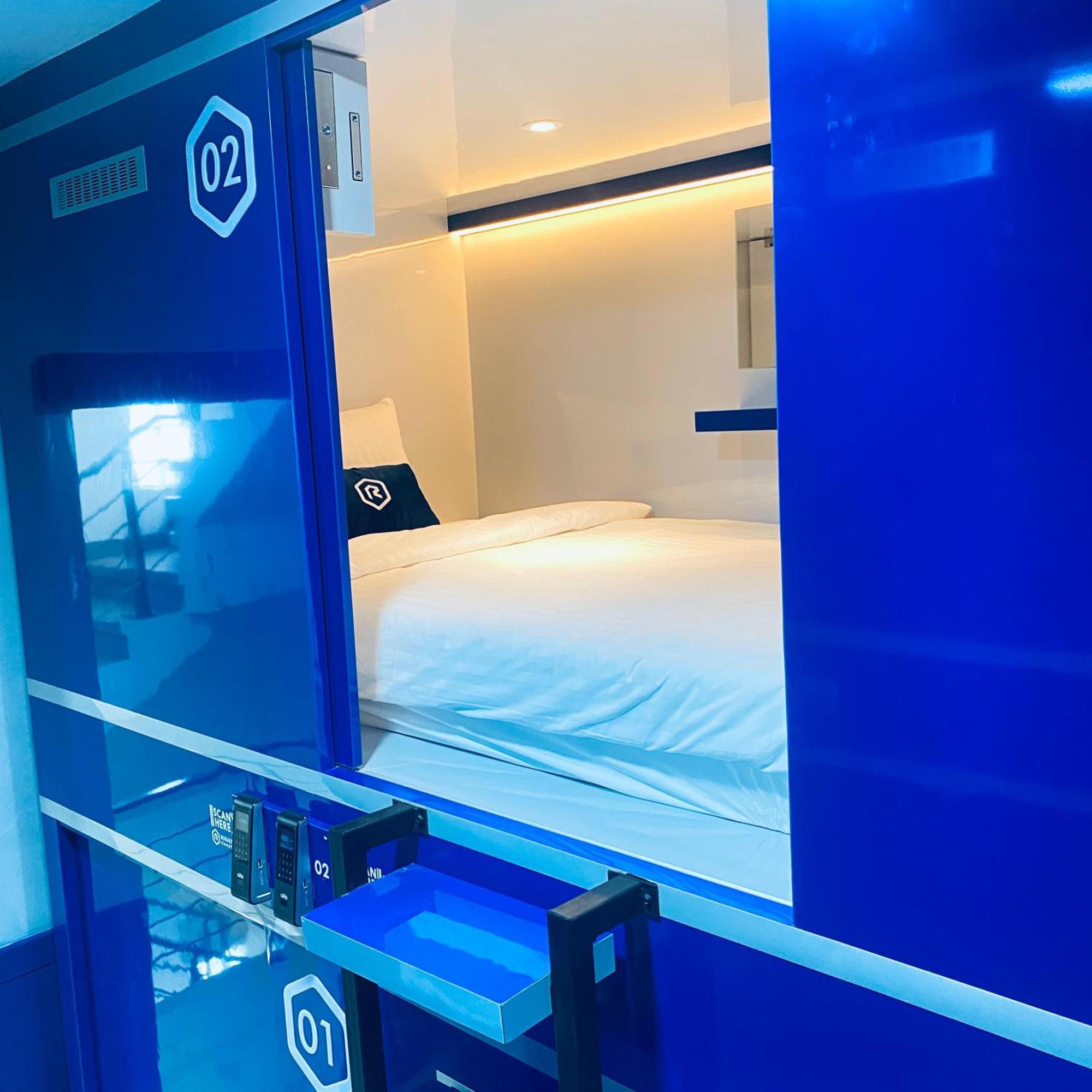 מלון יוגיאקרטה Rosalyne Sleepbox Malioboro 3 מראה חיצוני תמונה