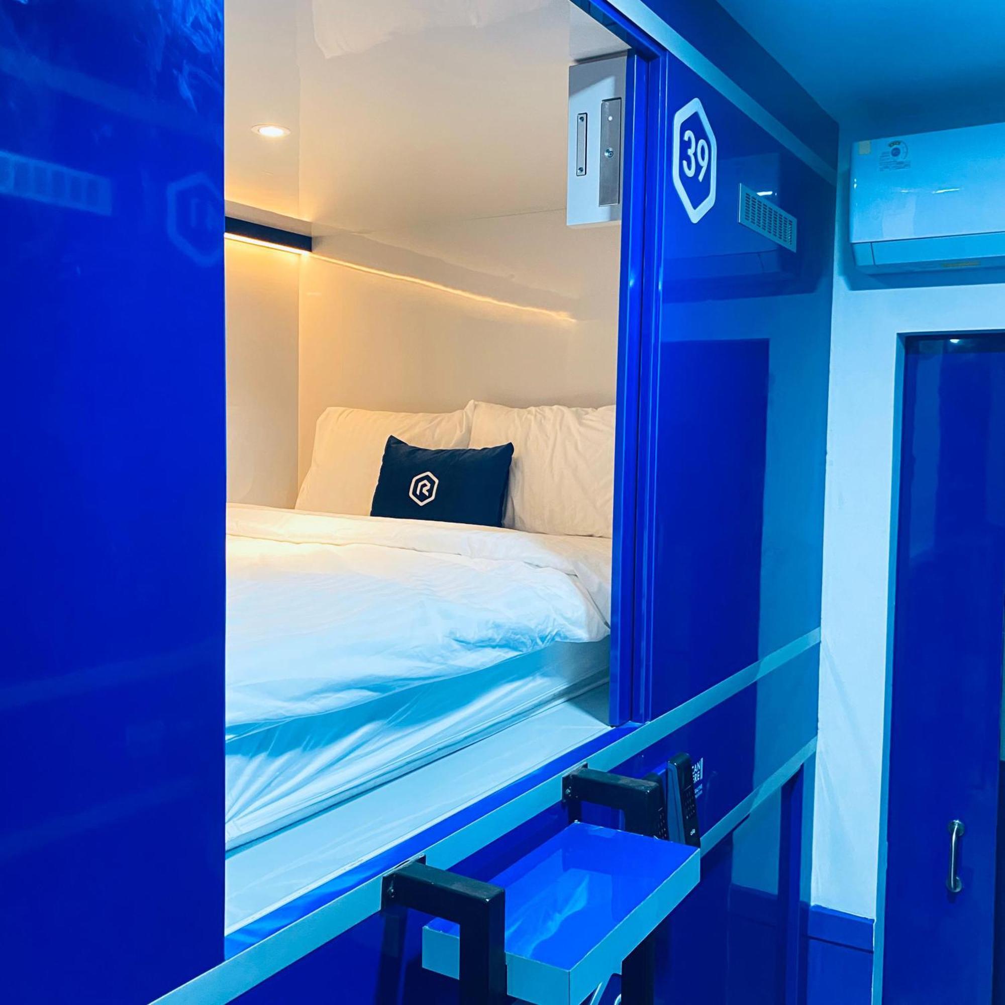 מלון יוגיאקרטה Rosalyne Sleepbox Malioboro 3 מראה חיצוני תמונה
