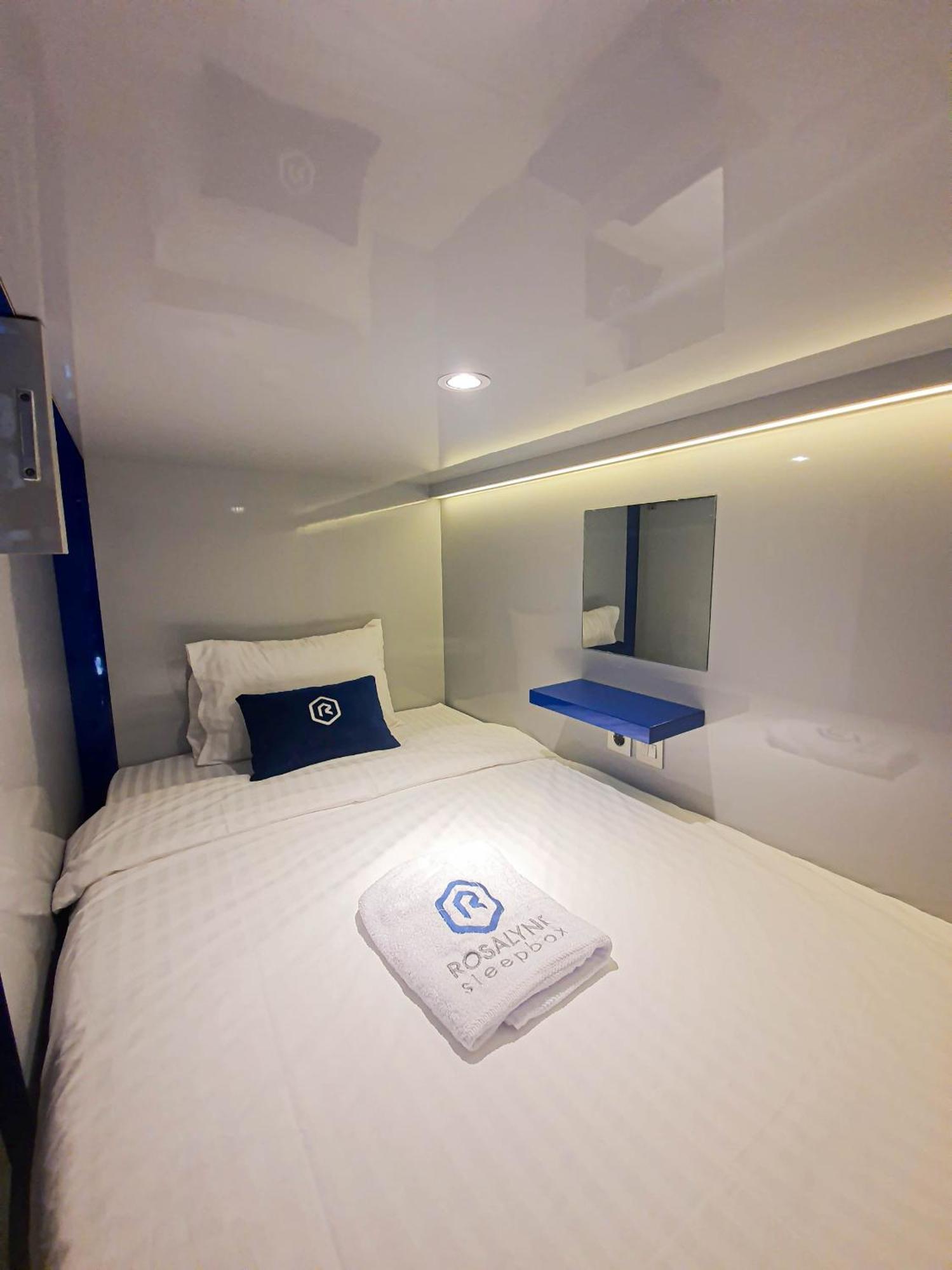 מלון יוגיאקרטה Rosalyne Sleepbox Malioboro 3 מראה חיצוני תמונה