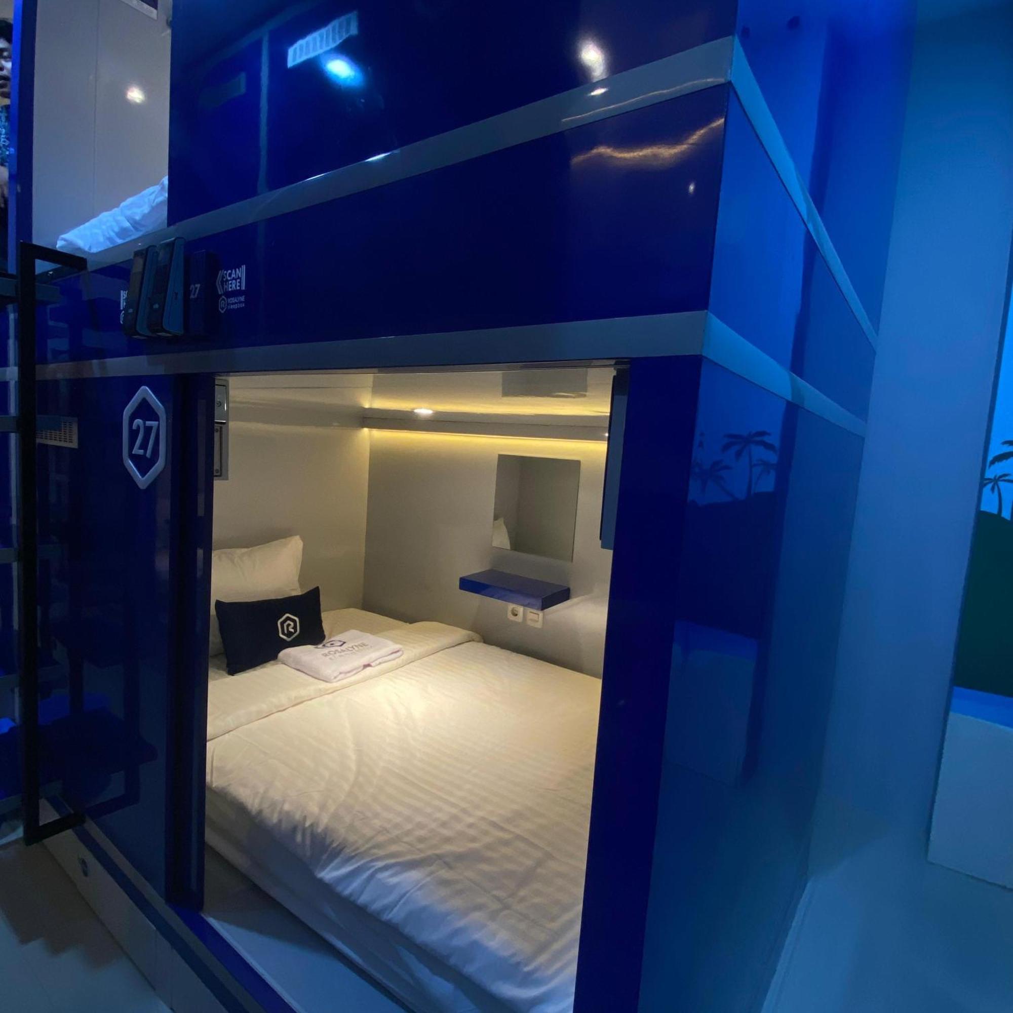 מלון יוגיאקרטה Rosalyne Sleepbox Malioboro 3 מראה חיצוני תמונה