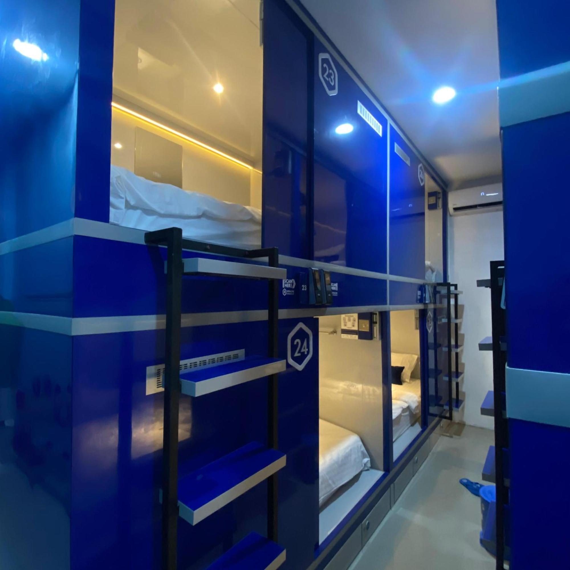 מלון יוגיאקרטה Rosalyne Sleepbox Malioboro 3 מראה חיצוני תמונה