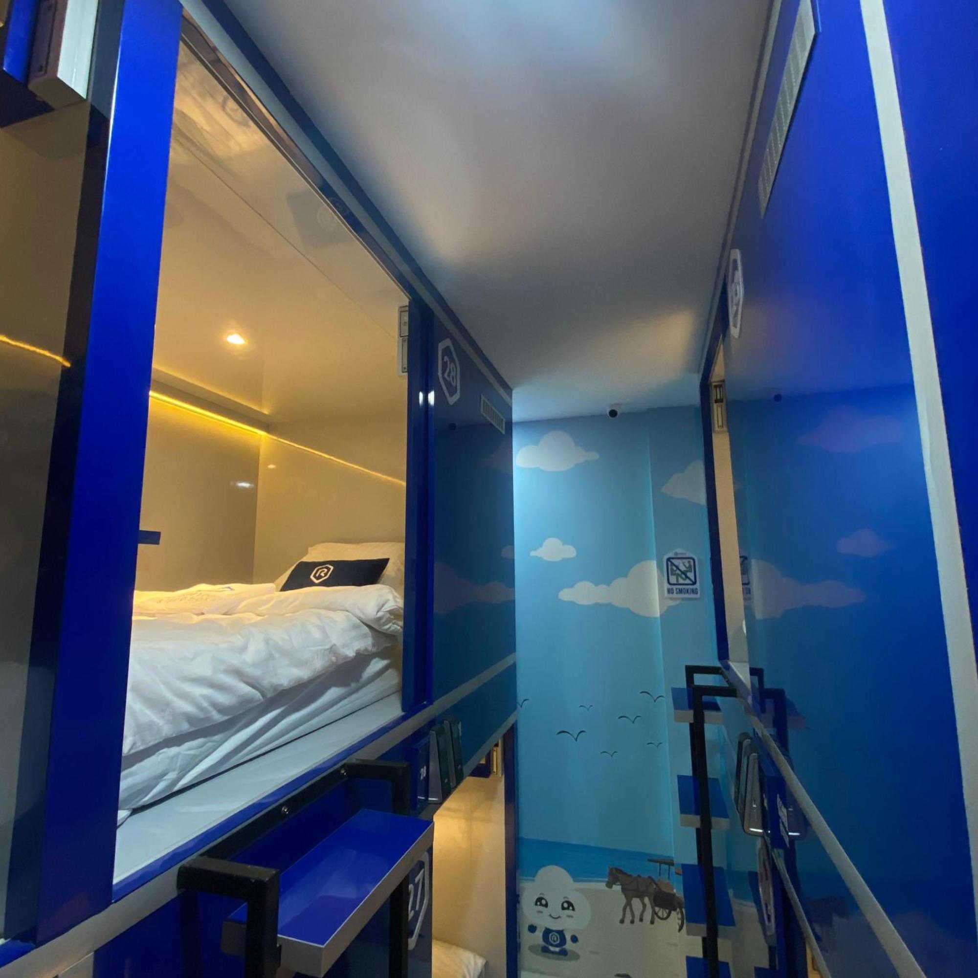 מלון יוגיאקרטה Rosalyne Sleepbox Malioboro 3 מראה חיצוני תמונה
