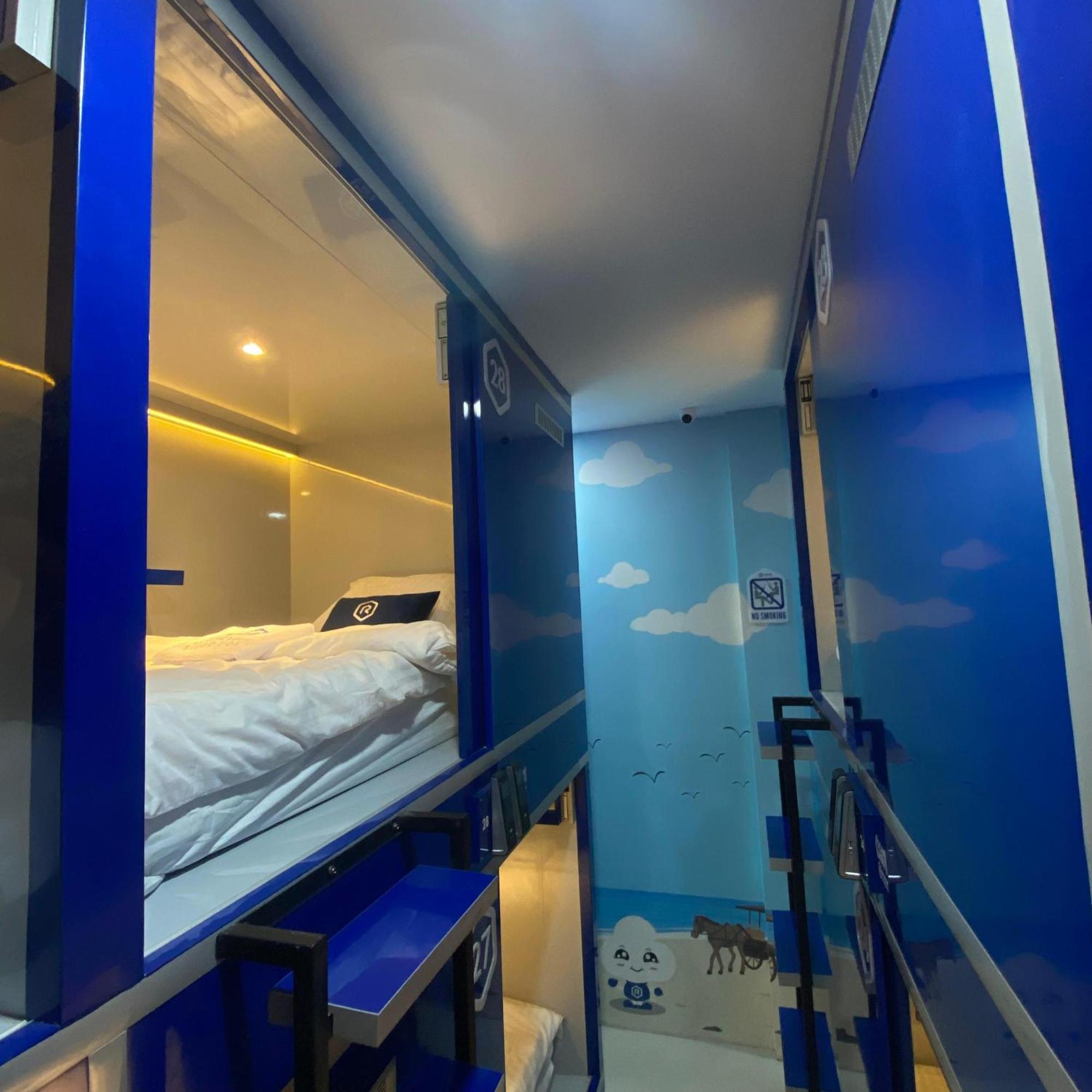 מלון יוגיאקרטה Rosalyne Sleepbox Malioboro 3 מראה חיצוני תמונה