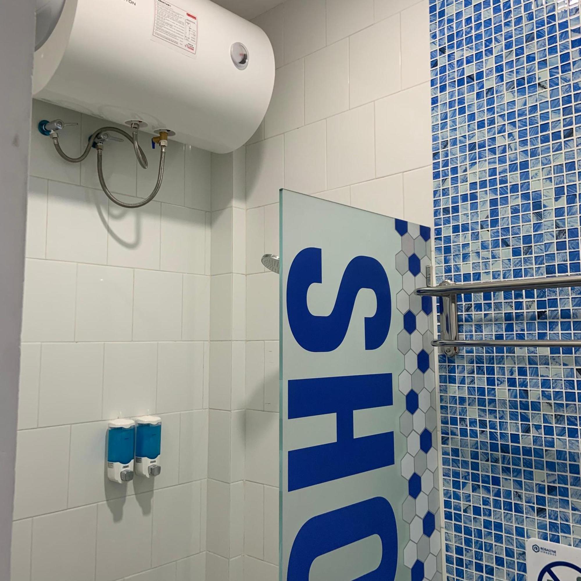 מלון יוגיאקרטה Rosalyne Sleepbox Malioboro 3 מראה חיצוני תמונה